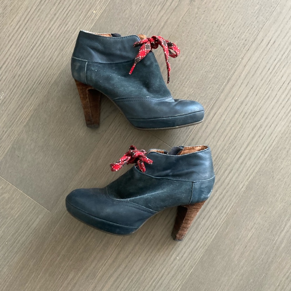Lucky Penny brand. Super comfortable navy blue platform shoe/bootie.